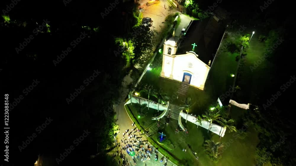 Blocos Carnaval Brasileiros Maracatu Arrasta Ilha Florianópolis Floripa Igreja Lagoa Conceição Música Dança Cultura Ritmos Percussão Tradição Multidão Folia Diversão Cores Samba Axé Festa Celebração