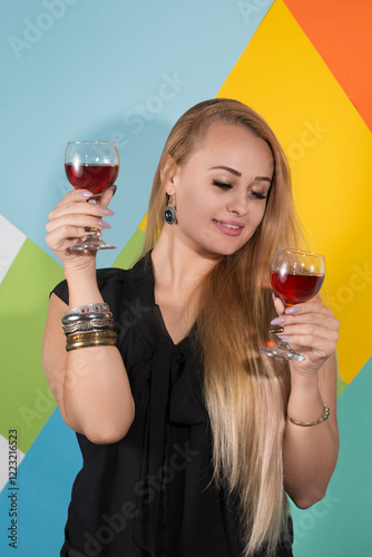 Obraz na płótnie A woman is holding two wine glasses and smiling w salonie