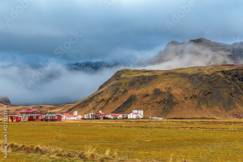 Obraz na płótnie Fascinating autumn landscape around Eyjafjallajokull on the island of Iceland w salonie