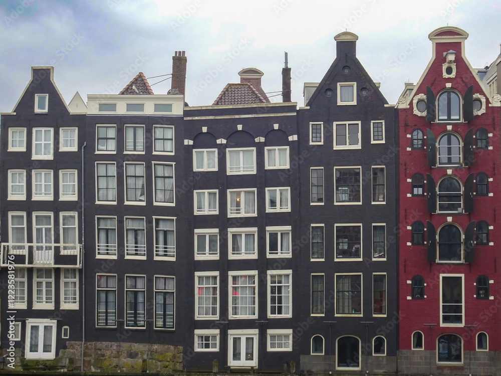 Fototapeta premium Traditional dutch medieval houses in Amsterdam