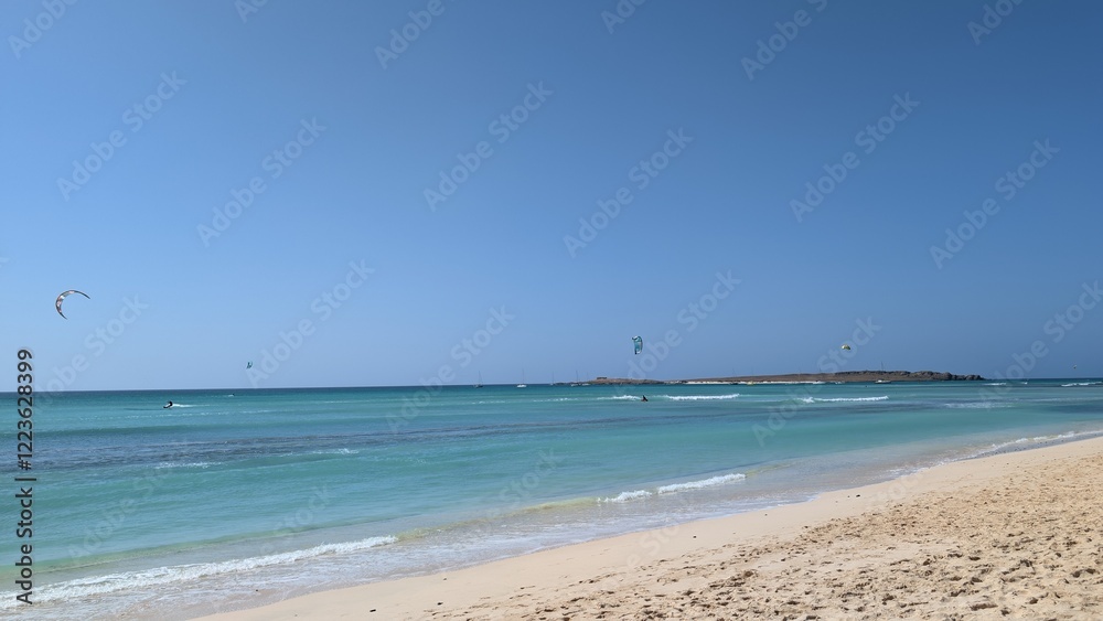 Kite Surfen in Boa Vista, Cabo Verde, Africa. Praia Estoril, Sal Rel, Capo Verde Kite Surfen in Boa Vista, Cabo Verde, Africa. Praia Estoril, Sal Rel, Capo Verde