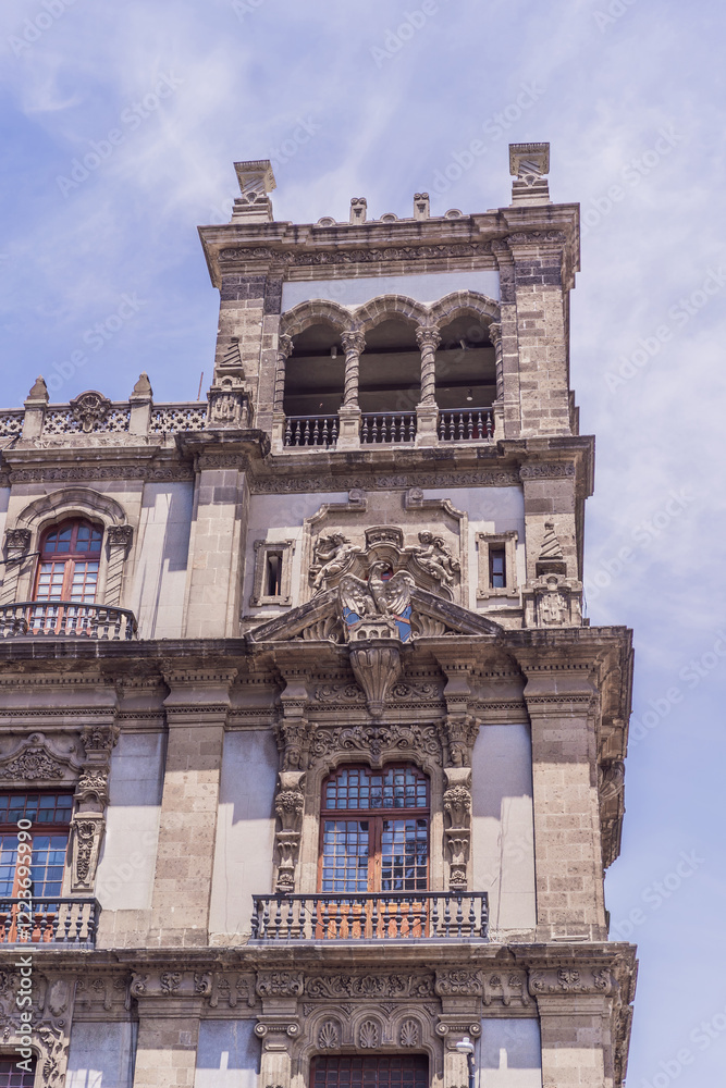 Obraz premium Beautiful building in the central square of Mexico City. Historic architecture, cultural heritage, and iconic landmark concept