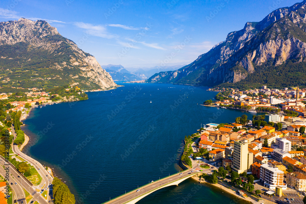 Φωτογραφία Aerial cityscape of Lecco and picturesque Como lake in Italy