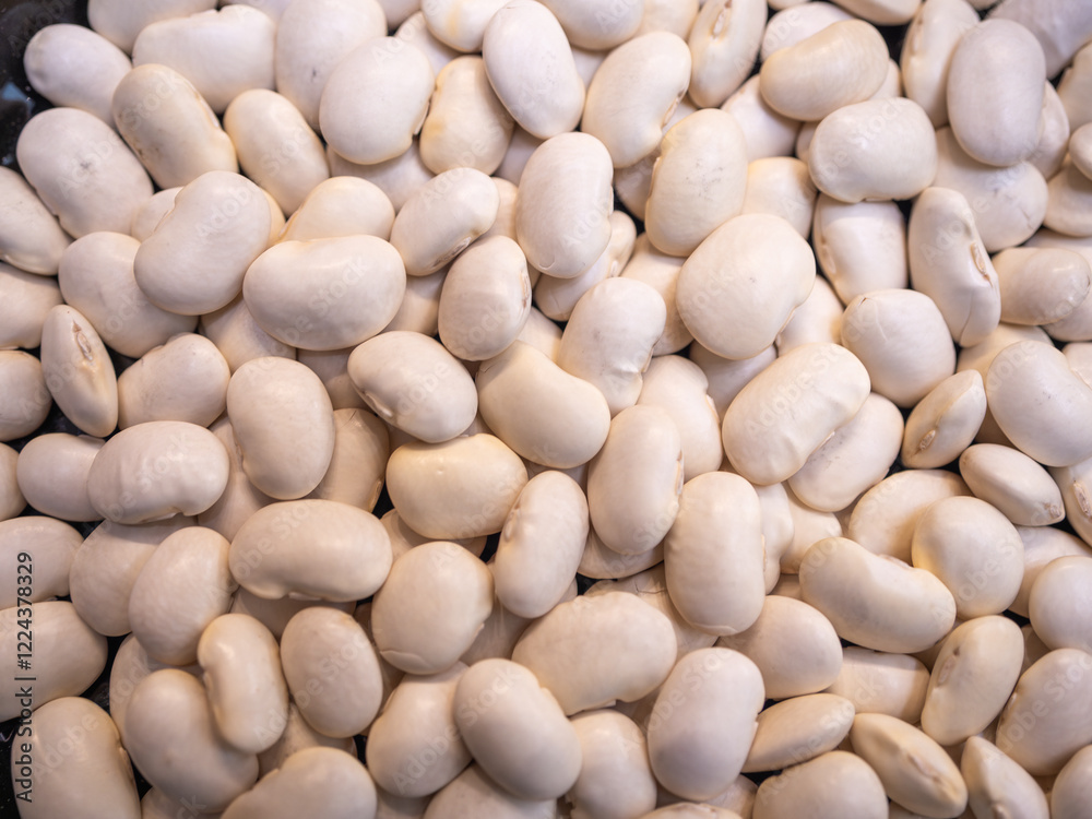 White beans are a source of high-quality vegetable protein and fiber. It is a storehouse of vitamins and minerals. It goes well with soups, stews, but also as a side dish to meals. White beans are a source of high-quality vegetable protein and fiber. It is a storehouse of vitamins and minerals. It goes well with soups, stews, but also as a side dish to meals.