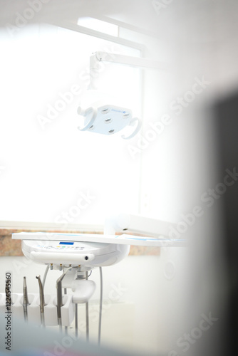 Modernes Behandlungszimmer einer Zahnarztpraxis