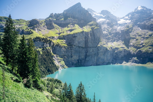 Zauberhafter See in einer malerischen Landschaft