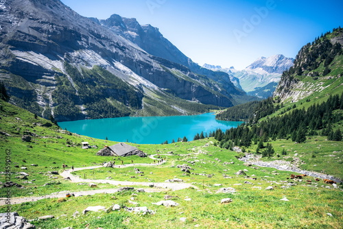 Zauberhafter See in einer malerischen Landschaft