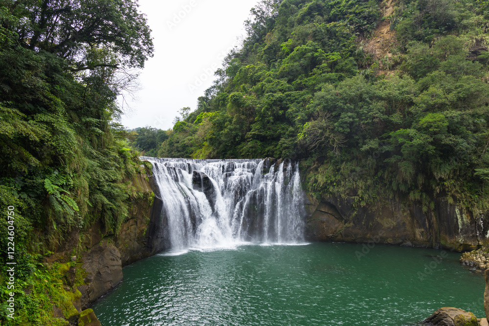 Fototapeta premium Lush green surroundings of Taiwan Shifen waterfall