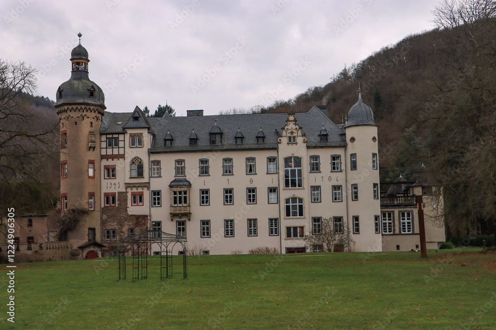 Burg Namedy bei Andernach am Rhein