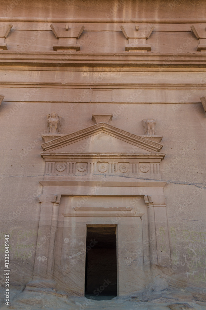 Obraz premium Madain Saleh, a UNESCO-approved historical site, is located in Al Ula, Saudi Arabia.