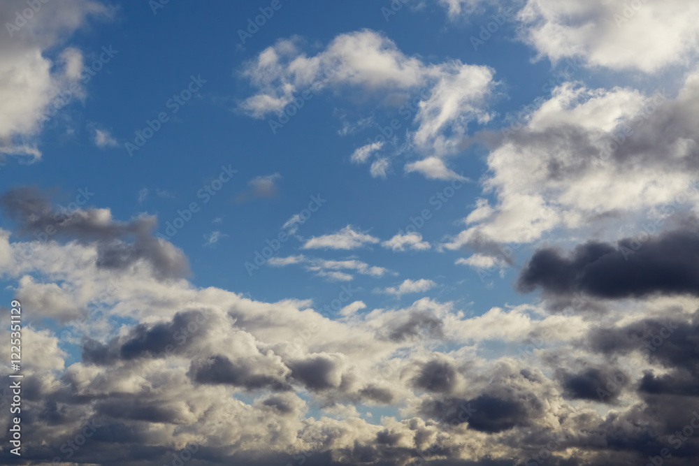 Obraz premium A mesmerizing sky landscape with magical cloud shapes.