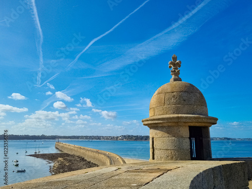 Blick von der Stadtmauer in Saint-Malo, Bretagne photo