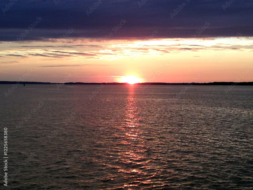 Obraz premium Sunset on the river