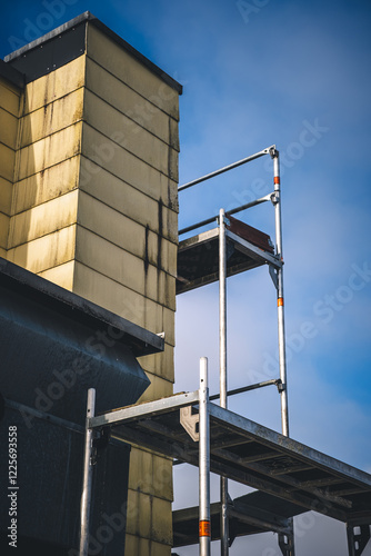 Gerüst vor Asbest Fassade photo