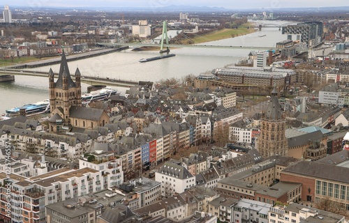 Obraz na płótnie Köln am Rhein; Blick vom Dom auf Groß St. Martin, Alter Markt, Rathaus und Rhein mit Severinsbrücke w salonie