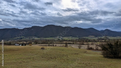 Obraz na płótnie Beautiful landscape scenery, countryside at Croatia, county Hrvatsko zagorje, nature and mountains background w salonie