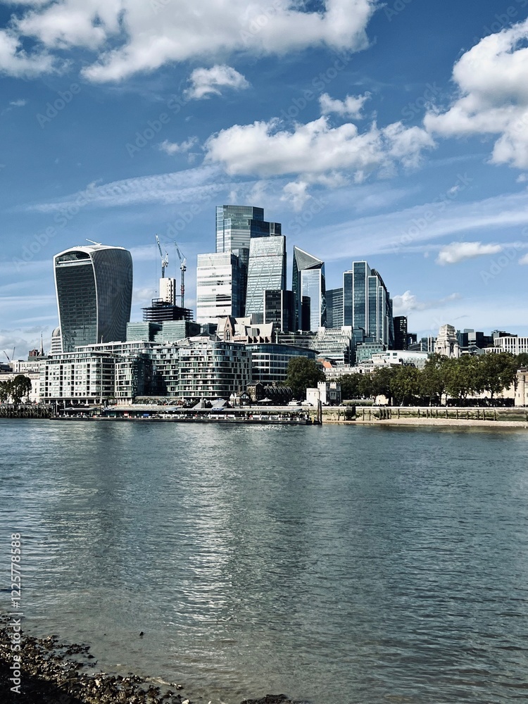Obraz premium Panoramic view of the City of London district, with iconic skyscrapers and historic buildings. Perfect for projects on urban development, financial hubs, and architectural innovation.