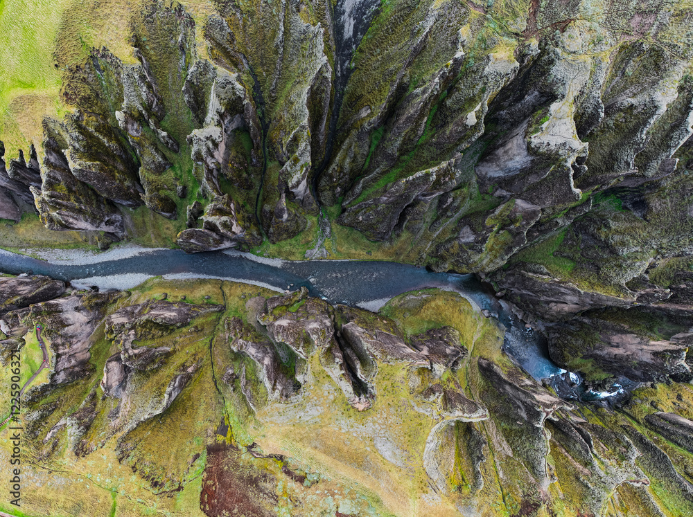 Obraz premium Breathtaking aerial drone view of a serene river winding through a majestic Fjadrargljufur Canyon in Iceland
