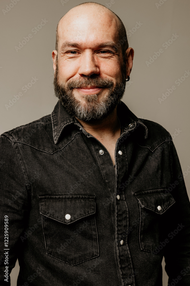 Obraz premium Headshot of smiling bearded mature man looking away posing indoor. Mindset concept.