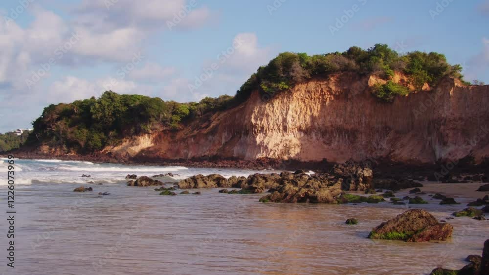 praia com água azul no nordeste 