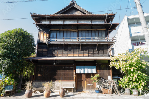 趣のある古民家の外観