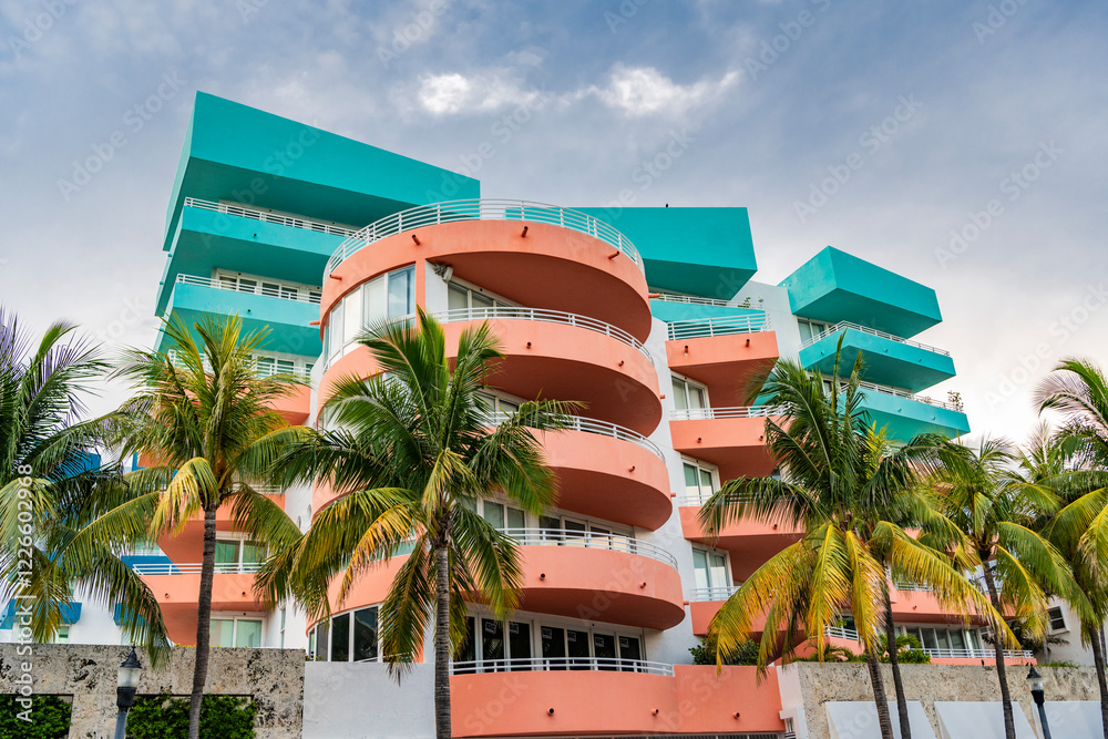 Obraz premium Art Deco building architecture. Architectural building. Art deco. Architectural district Art Deco. Modern building of Miami beach. Ocean drive. Miami Beach in Ocean Drive Florida. Shape design