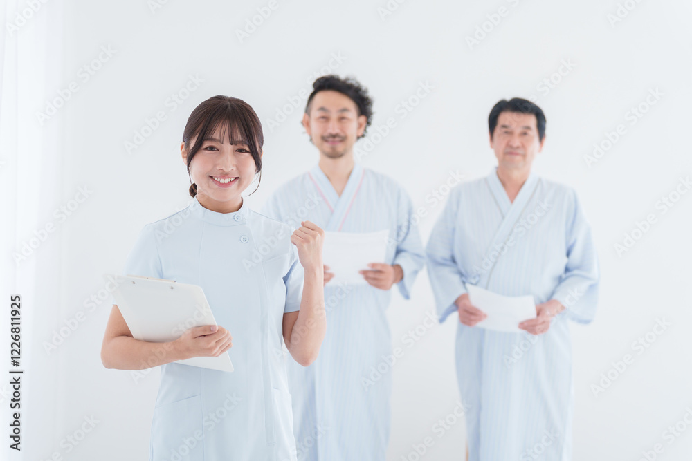 看護師と人間ドックを受ける男性患者 看護師と人間ドックを受ける男性患者