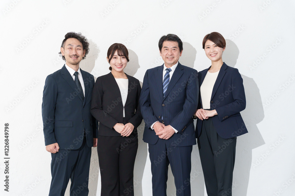笑顔のビジネスマン複数人 笑顔のビジネスマン複数人