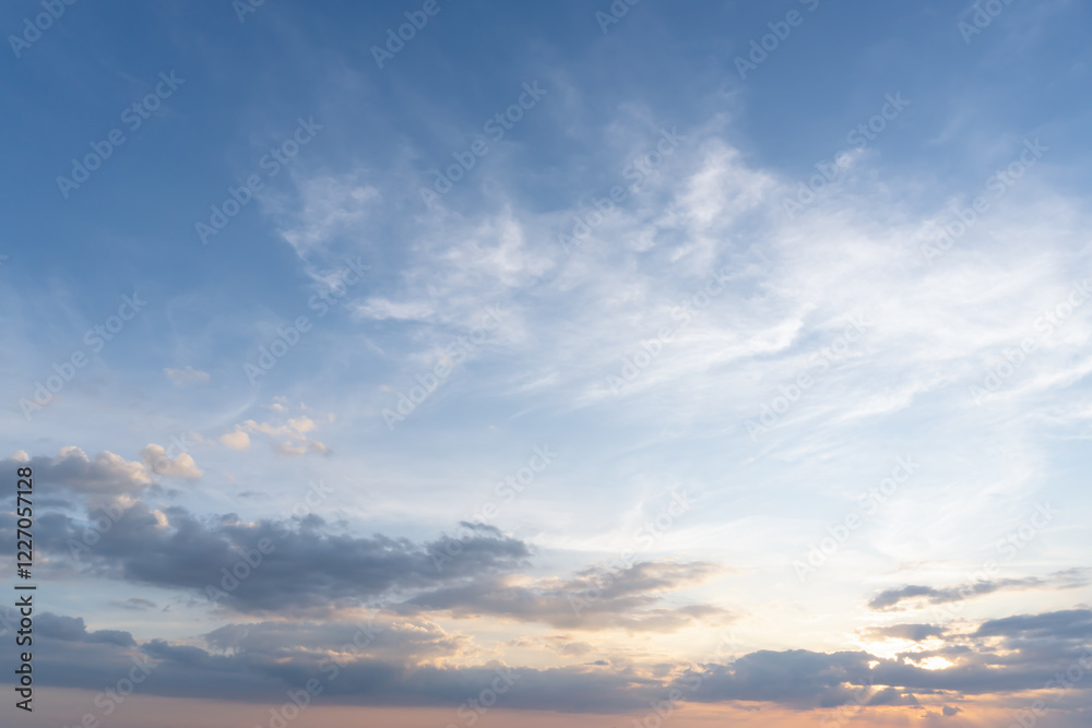 Obraz premium Beautiful morning or evening blue and orange sky with cloudy while sunsets or sunrises taken at the sea used as natural blackground texture