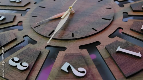 Light and shadow movements on the clock