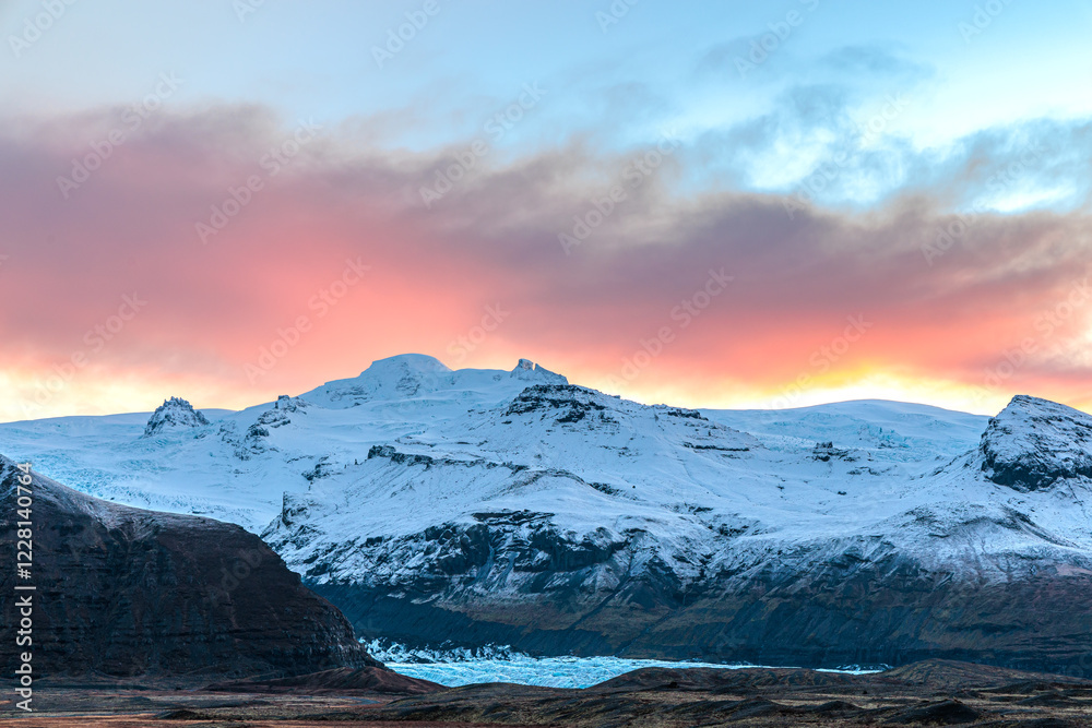 Morning atmosphere at the Svinafellsjokull glacier on the island of Iceland