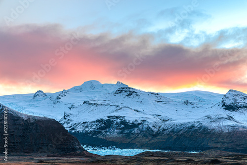 Obraz na płótnie Morning atmosphere at the Svinafellsjokull glacier on the island of Iceland w salonie