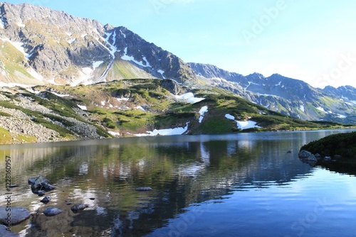 Fototapeta Naklejka Na Ścianę i Meble -  mountain lake