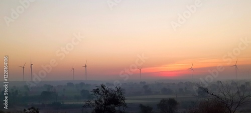 Windräder am Abendhimmel