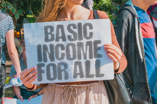 Fotografija 'Basic Income for All' is the main sentence