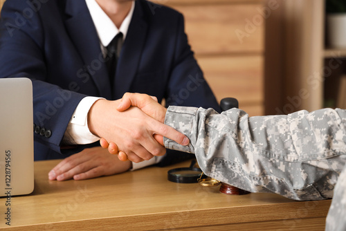 Male lawyer shaking hands w...