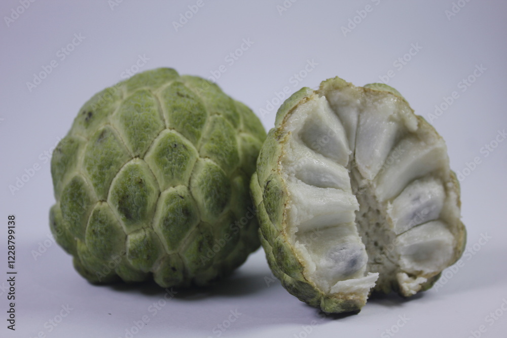 Obraz premium isolated photo of ripe soursop fruit