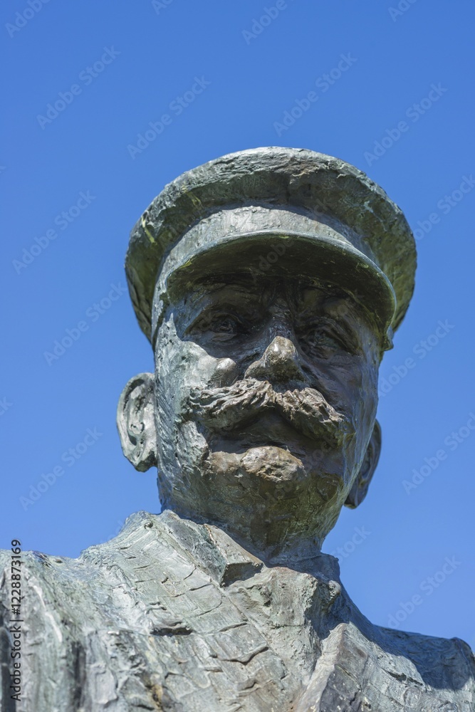 Obraz premium Monument, Ferdinand von Zeppelin, Graf-Zeppelin-Haus, Friedrichshafen, Baden-Württemberg, Germany, Europe