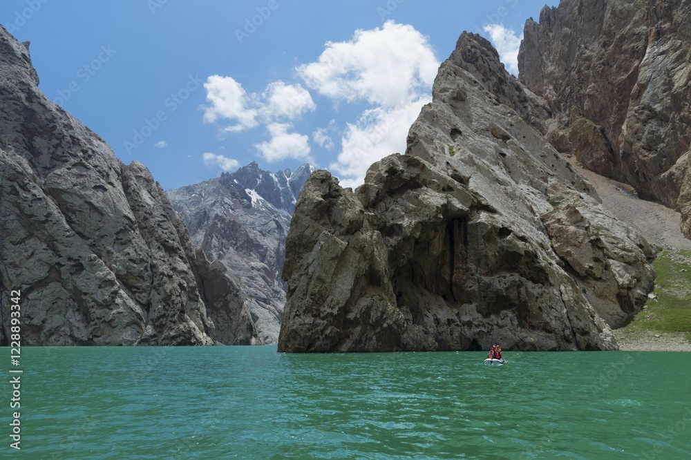 Köl-Suu lake, High Altitude Lake, Kurumduk valley, Naryn province, Kyrgyzstan, Asia Köl-Suu lake, High Altitude Lake, Kurumduk valley, Naryn province, Kyrgyzstan, Asia