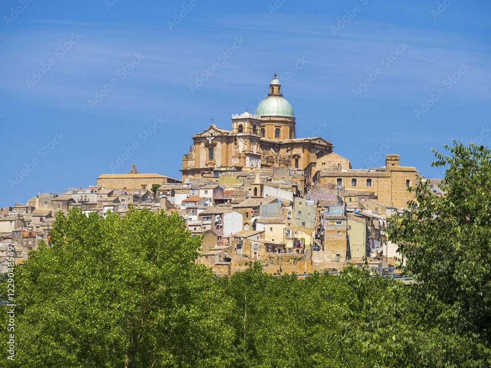 Naklejka premium Town view with Piazza Armerina Cathedral, Piazza Armerina, Province of Enna, Sicily, Italy, Europe