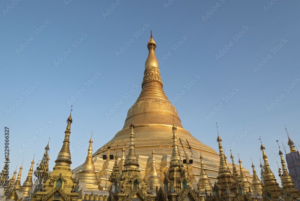 Fototapeta premium Shwedagon Pagoda, Yangon, Rangoon, Burma, Myanmar, Asia