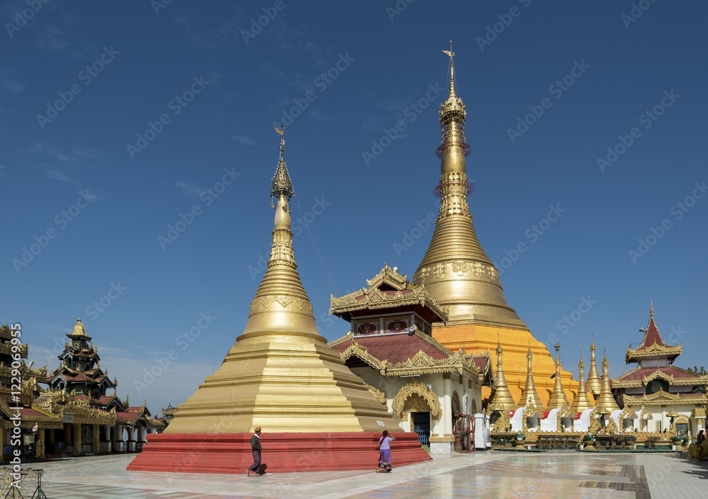 Fototapeta premium Kyaik Tan Lan Pagoda, Kyaikthanlan Paya, Mawlamyine or Mawlamyain, Mon State, Burma, Myanmar, Asia
