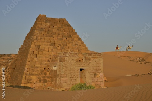 Obraz na płótnie Pyramid of the south cemetery of Meroe, Black Pharaohs, Nubia, Nahr an-Nil, Sudan, Africa w salonie