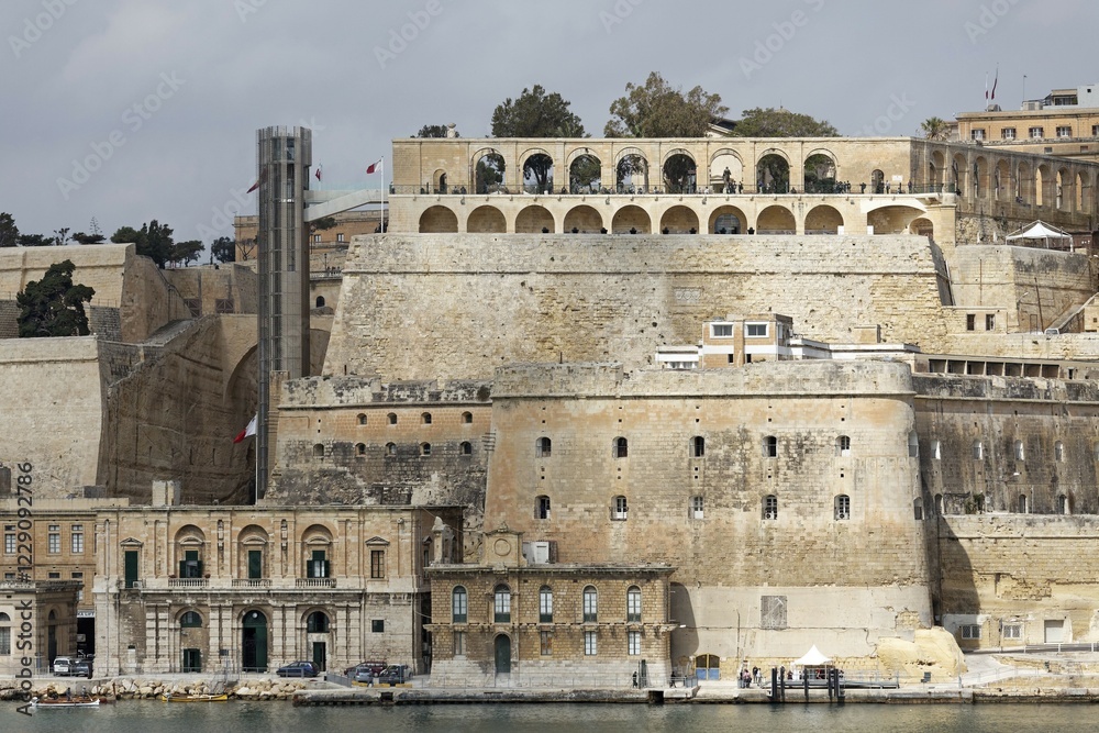 Fototapeta premium Lascaris Bastion with Saluting Battery and Upper Barracca Gardens, left Barracca lift, view from Vittoriosa, Valletta, Malta, Europe