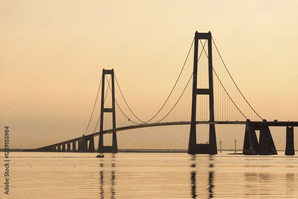 Obraz premium Great Belt Bridge, evening, Storebæltsbroen, Great Belt Strait, Korsør, Slagelse Municipality, Denmark, Europe