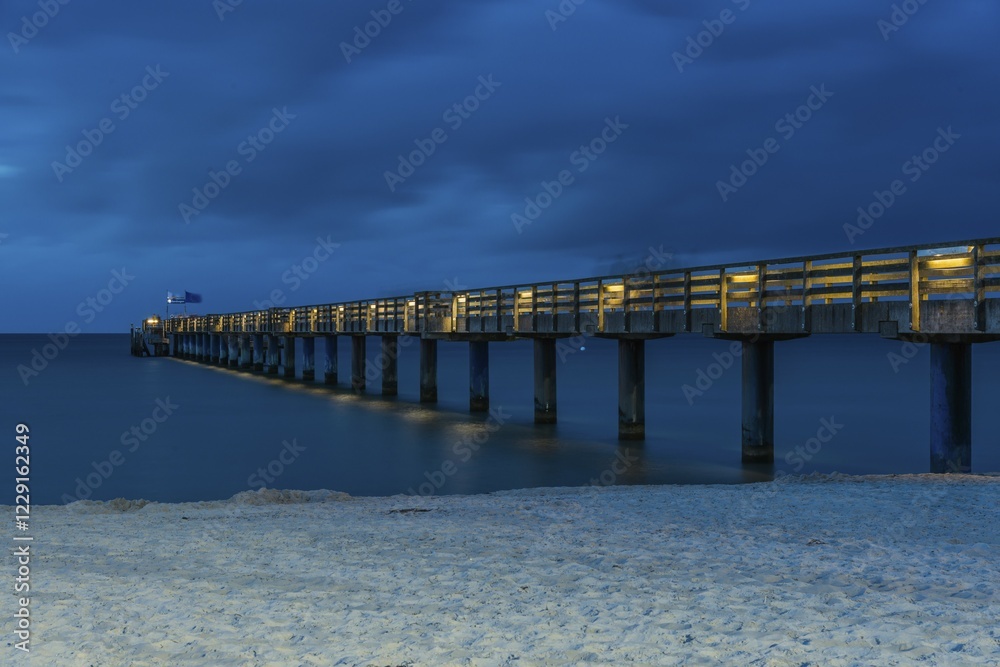Obraz premium Pier in the evening, Baltic Sea, Bad Boltenhagen, Mecklenburg-Western Pomerania, Germany, Europe