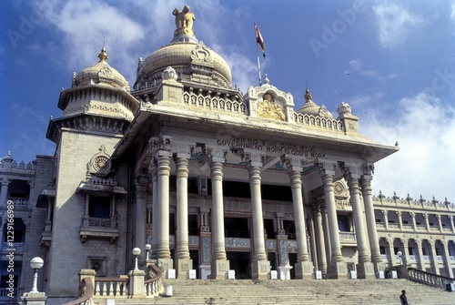 Vidhana Soudha, the Karnataka secretariat built in1956, Indias largest legeslative official structure in Bengaluru Bangalore, Karnataka, South India, India, Asia