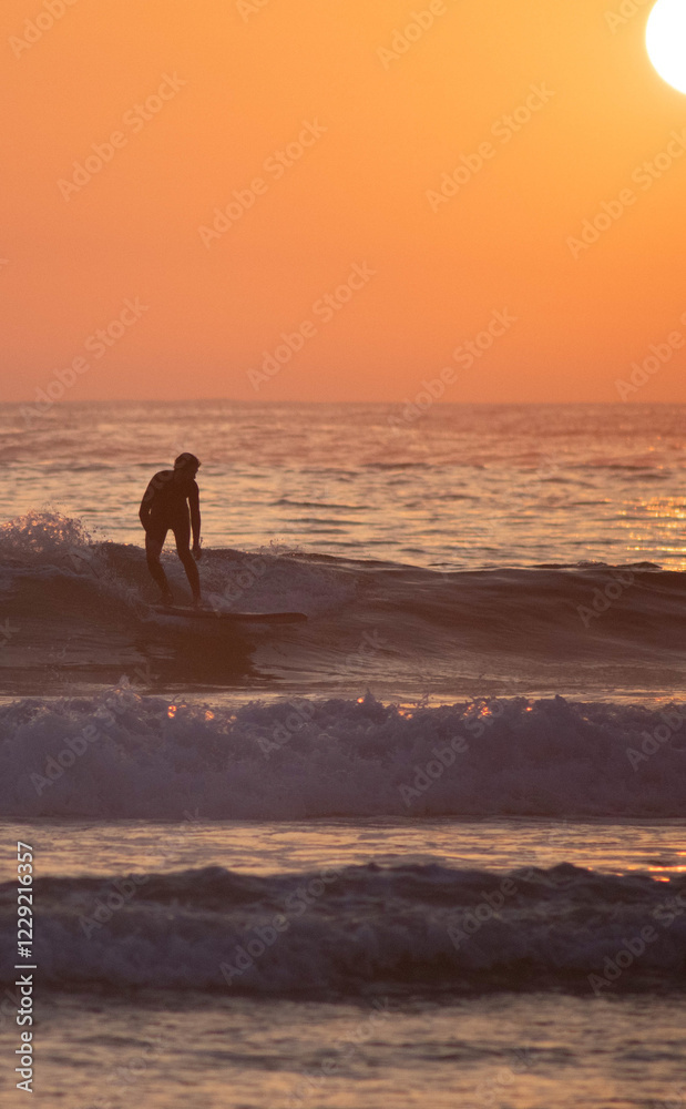 Obraz premium Sunset tiny waves