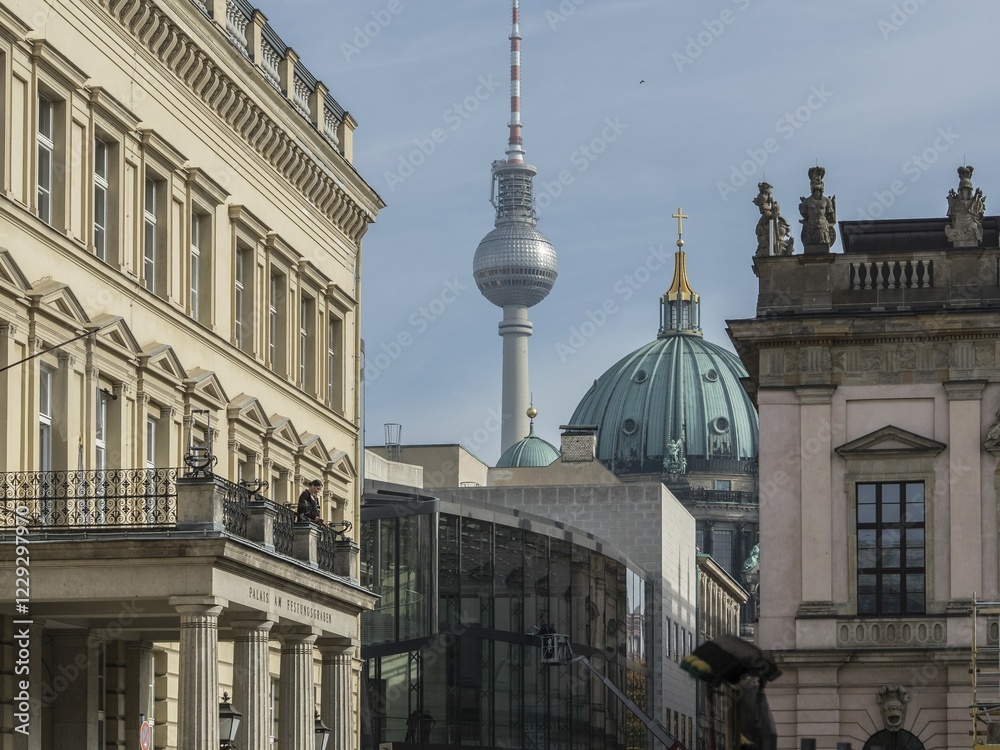 Φωτογραφία View of historic buildings in the foreground with the Berlin television tower in