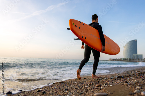 Canvas Print Happy young fit man with surfing board at beach, sea and ocean for summer